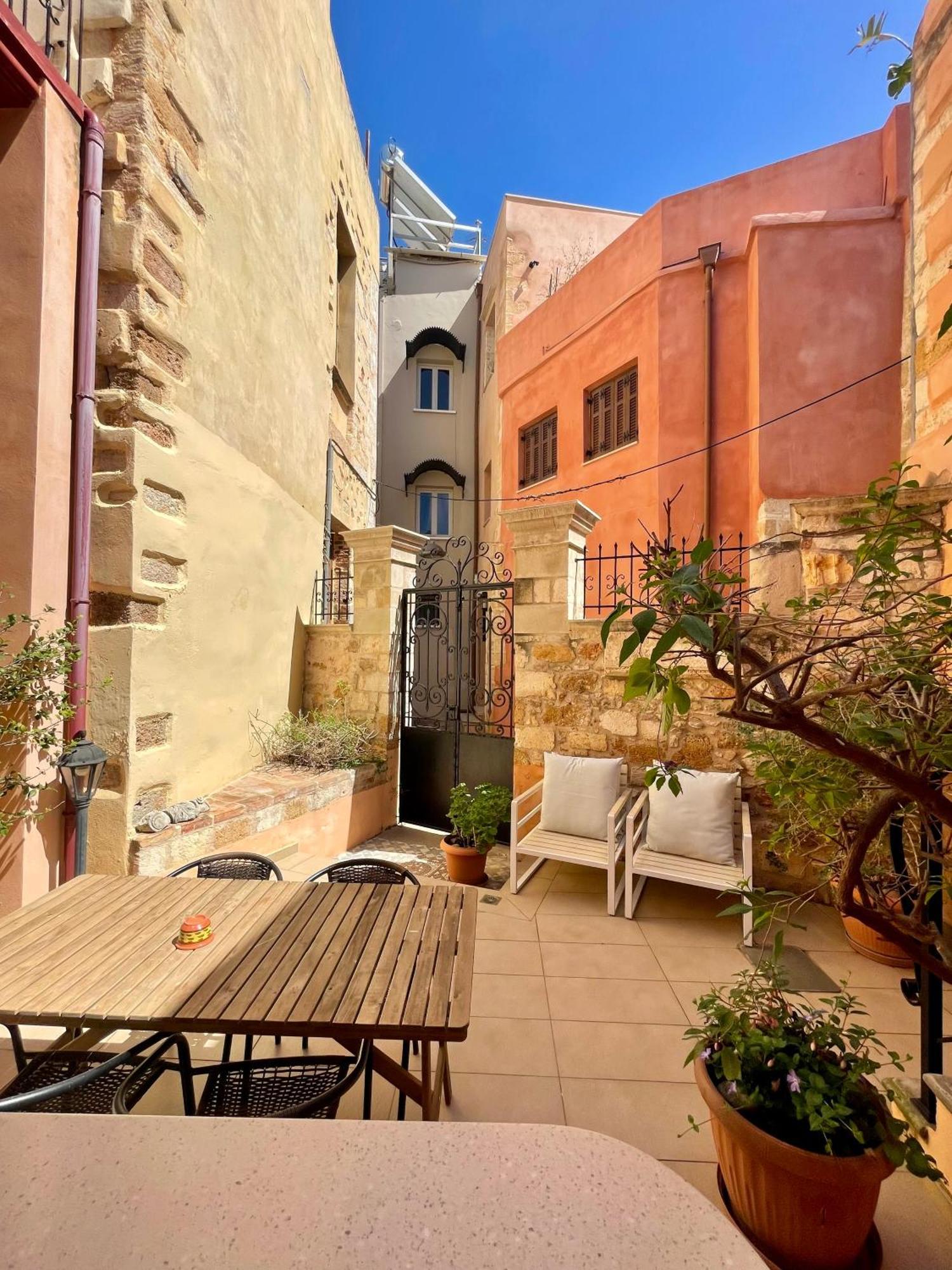Odyssey Studios Chania  Rum bild